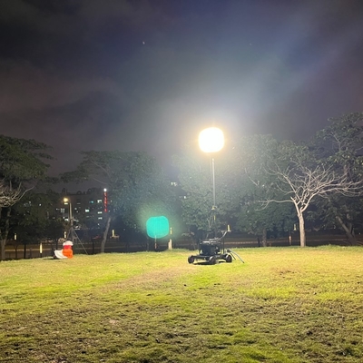 Vente directe 800W 3,8M Hauteur LED mobile Tour lumineuse de travail pour l'éclairage de construction